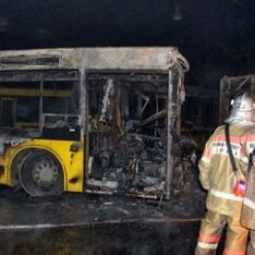 Пожежа в автобусному парку в Києві пошкодила 6 автобусів