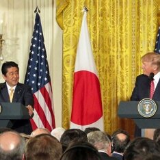 Президент США і прем'єр Японії засудили запуск ракети КНДР