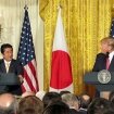 Президент США і прем'єр Японії засудили запуск ракети КНДР